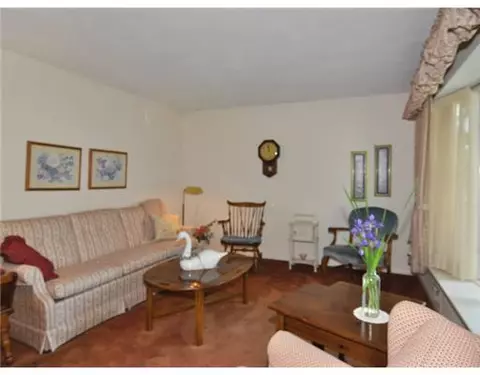 70 Walker Rd, Warwick, RI 02889 photo 2