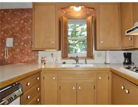 70 Walker Rd, Warwick, RI 02889 photo 6