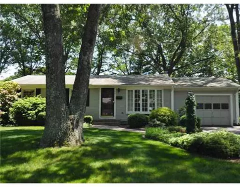 70 Walker Rd, Warwick, RI 02889 photo 1