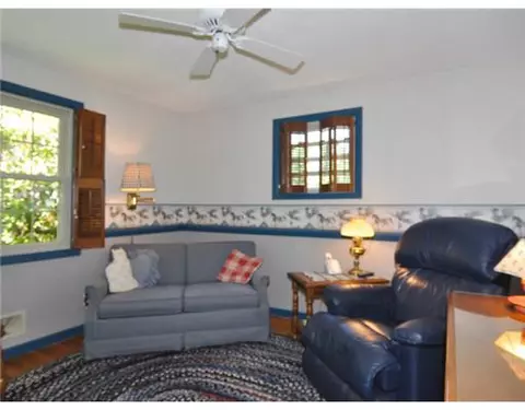 70 Walker Rd, Warwick, RI 02889 photo 13