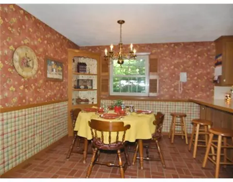 70 Walker Rd, Warwick, RI 02889 photo 8