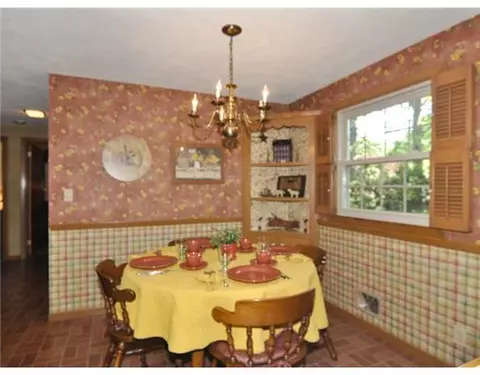 70 Walker Rd, Warwick, RI 02889 photo 9