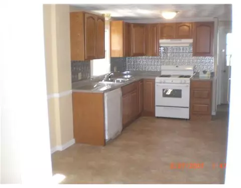 26 Baldwin Rd, Warwick, RI 02886 photo 3