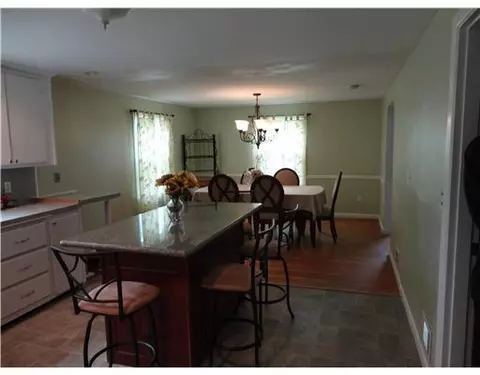 95 Dedham Rd, Warwick, RI 02888 photo 4