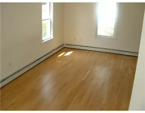 3 Jay St, Westerly, RI 02891 photo 4