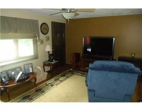 198 Macarthur Rd, Woonsocket, RI 02895 photo 6