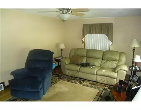 198 Macarthur Rd, Woonsocket, RI 02895 photo 5