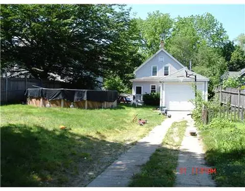130 Alice Ave, Woonsocket, RI 02895 photo 2