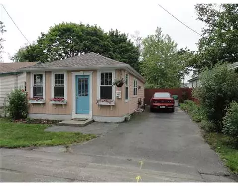 57 Huron St, Warwick, RI 02889 photo 2