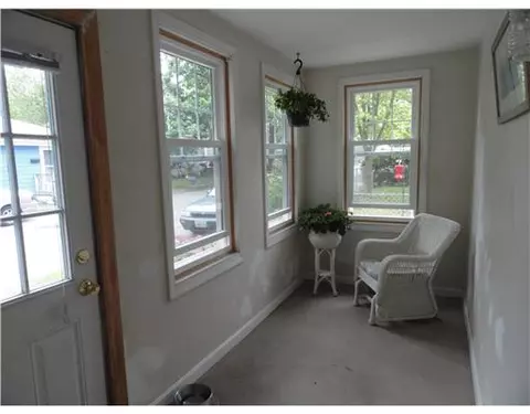 57 Huron St, Warwick, RI 02889 photo 3