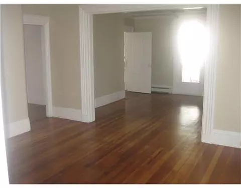 329 Main St, Warren, RI 02885 photo 4