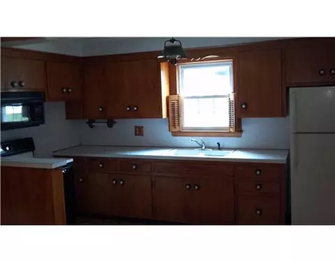 134 Glendale Ave, Woonsocket, RI 02895 photo 4