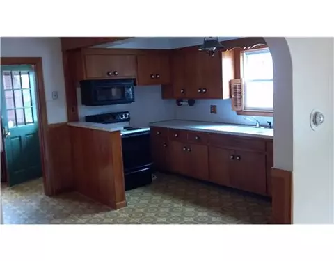 134 Glendale Ave, Woonsocket, RI 02895 photo 3