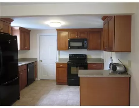 5 Amanda Ct, Warwick, RI 02889 photo 4