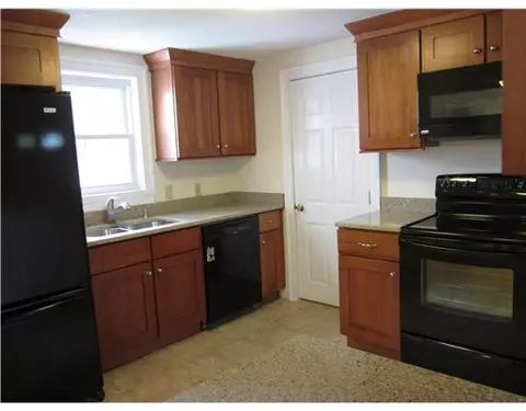 5 Amanda Ct, Warwick, RI 02889 photo 5