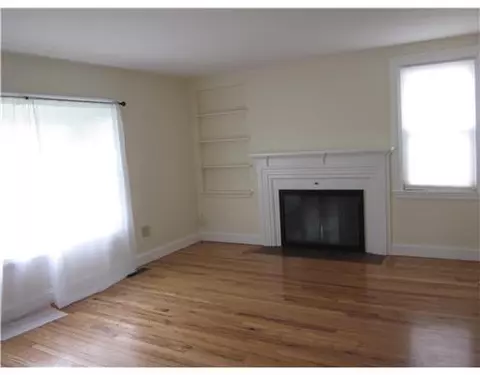 5 Amanda Ct, Warwick, RI 02889 photo 2