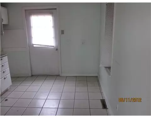 253 Bellman Ave, Warwick, RI 02889 photo 3