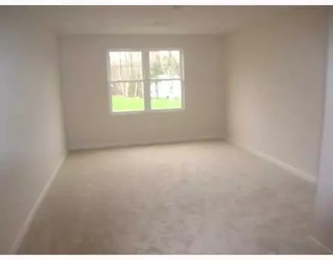 77 Lufkin Ct, Warwick, RI 02888 photo 5