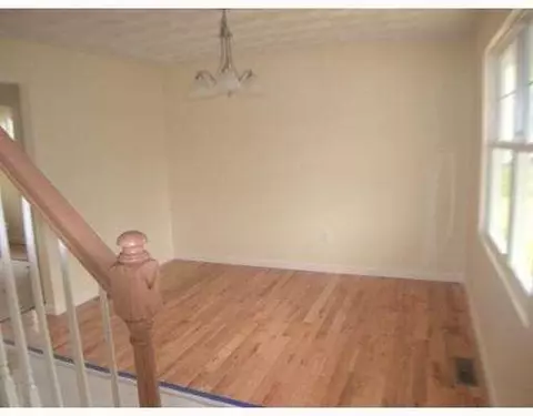 77 Lufkin Ct, Warwick, RI 02888 photo 4