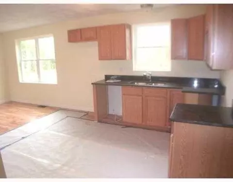 77 Lufkin Ct, Warwick, RI 02888 photo 3