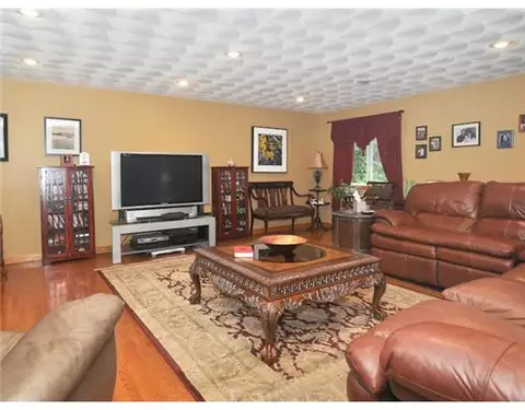 103 Eagle Dr, Hope, RI 02831 photo 2