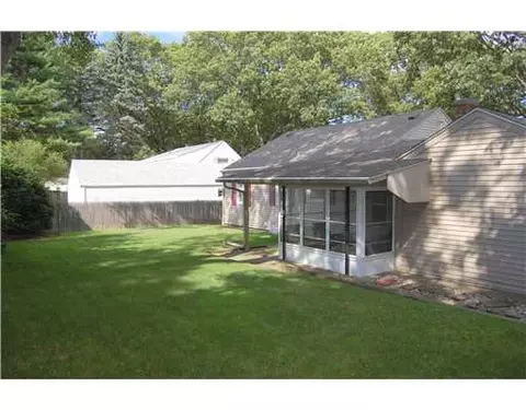 87 Rutherford Ave, Warwick, RI 02886 photo 2