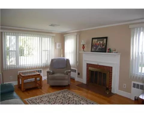 87 Rutherford Ave, Warwick, RI 02886 photo 8
