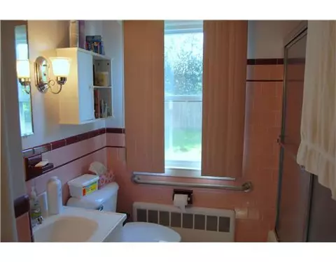 87 Rutherford Ave, Warwick, RI 02886 photo 9