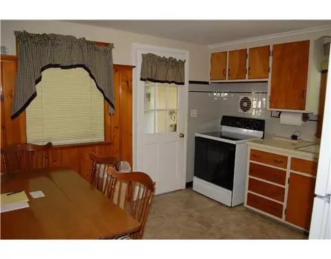 87 Rutherford Ave, Warwick, RI 02886 photo 4
