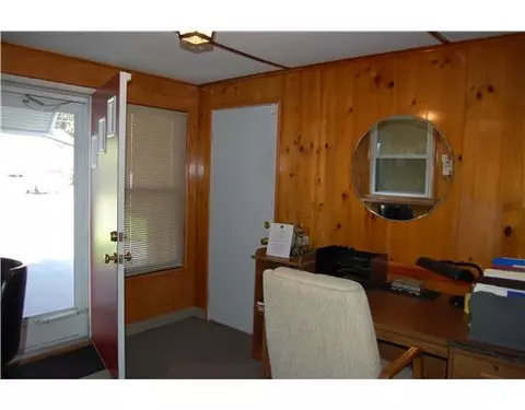 87 Rutherford Ave, Warwick, RI 02886 photo 11