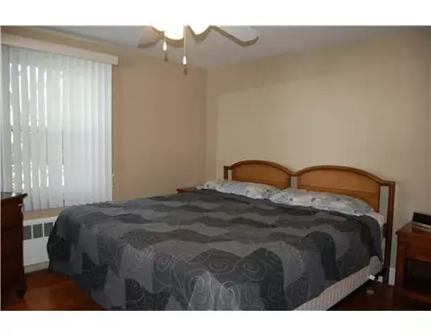 87 Rutherford Ave, Warwick, RI 02886 photo 6