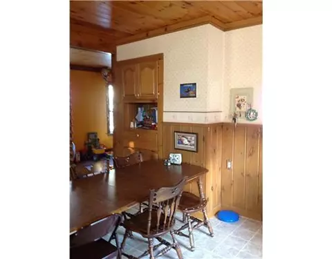 556 Bernon St, Woonsocket, RI 02895 photo 9