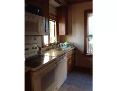 556 Bernon St, Woonsocket, RI 02895 photo 3