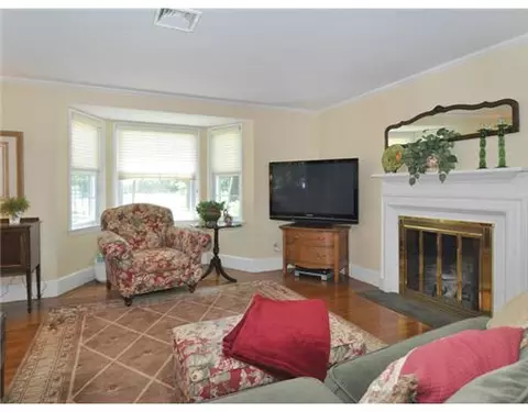 9 Rhode Island Ave, Warwick, RI 02889 photo 2