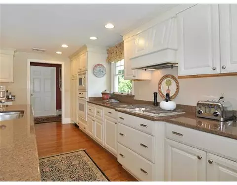 9 Rhode Island Ave, Warwick, RI 02889 photo 3