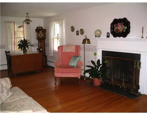 1 Gary St, Warwick, RI 02888 photo 5