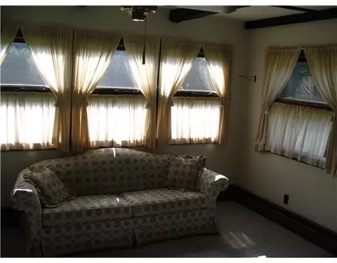 1 Gary St, Warwick, RI 02888 photo 8
