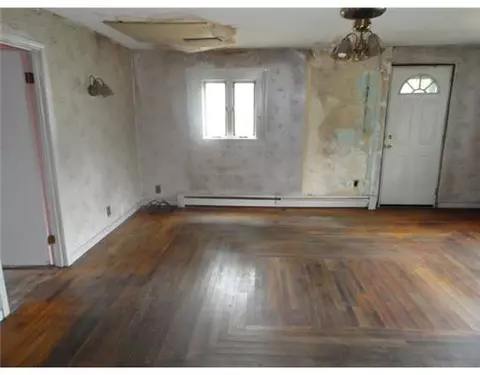 195 Norman St, Woonsocket, RI 02895 photo 5