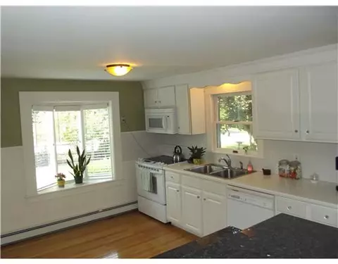 23 Champlin Rd, Saunderstown, RI 02874 photo 11