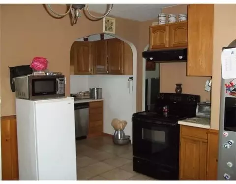 95 Vine St, Woonsocket, RI 02895 photo 6