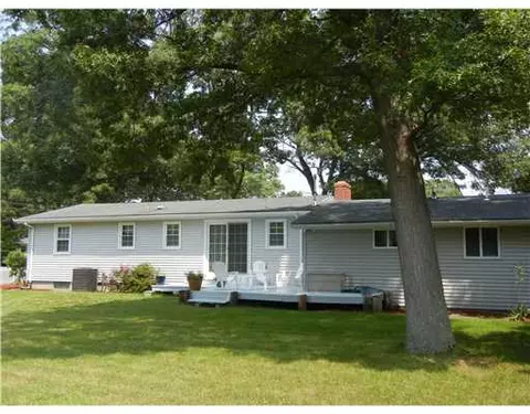 4 Kalmer Rd, Warwick, RI 02886 photo 2