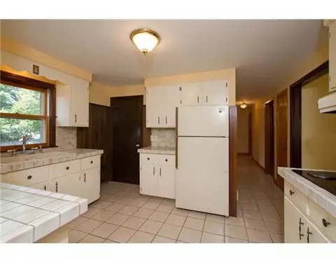 79 Second Ave, Warwick, RI 02888 photo 4