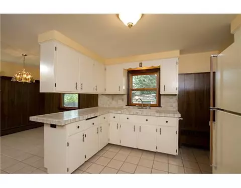 79 Second Ave, Warwick, RI 02888 photo 3