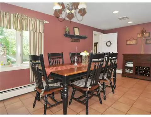 62 Warwick St, Woonsocket, RI 02895 photo 4