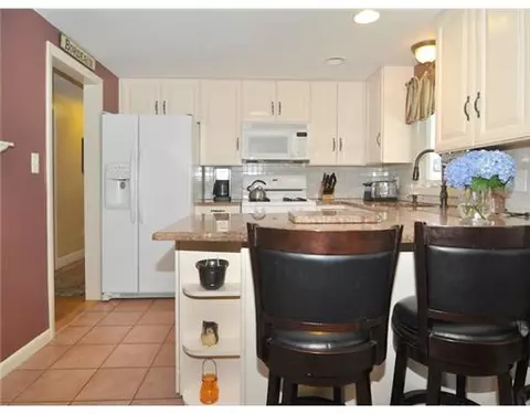 62 Warwick St, Woonsocket, RI 02895 photo 16