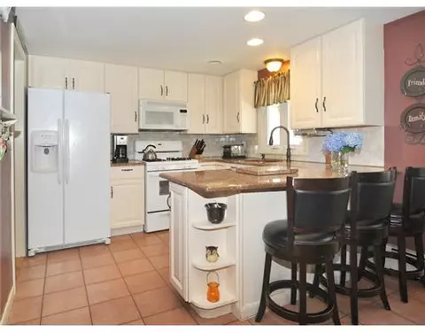 62 Warwick St, Woonsocket, RI 02895 photo 3