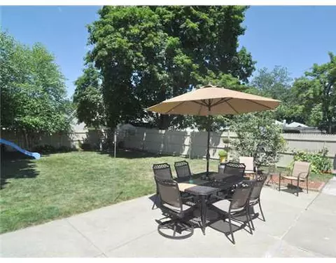 62 Warwick St, Woonsocket, RI 02895 photo 5