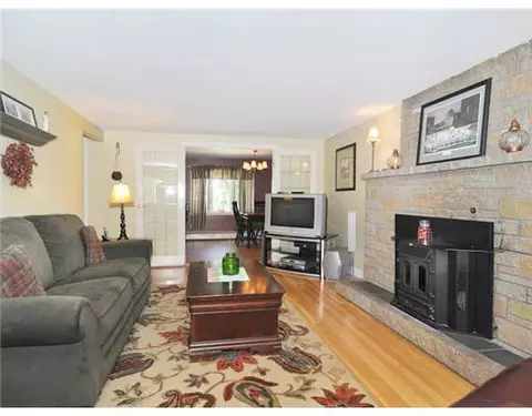 62 Warwick St, Woonsocket, RI 02895 photo 13