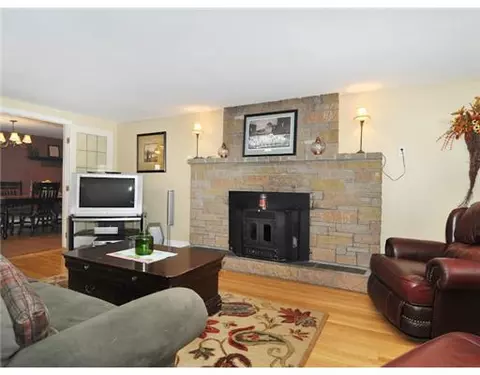 62 Warwick St, Woonsocket, RI 02895 photo 2