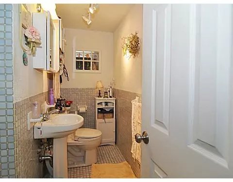 62 Warwick St, Woonsocket, RI 02895 photo 20